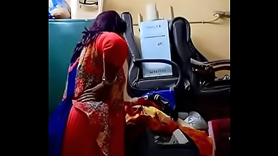 Swathi naidu exchanging saree by showing boobs
